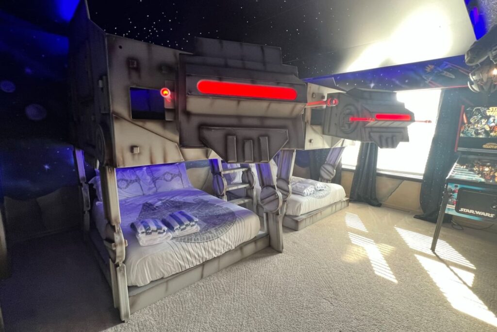 Amazing Friends — Themed bunk room