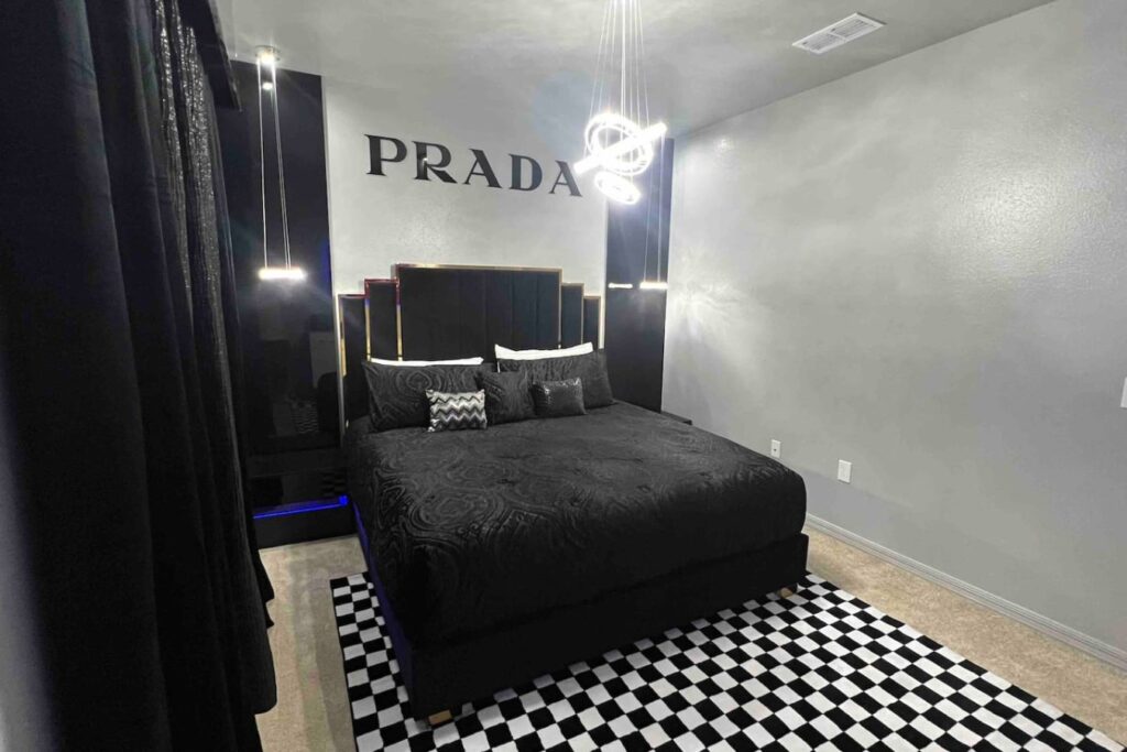 Amazing Friends — Fashion-inspired bedroom