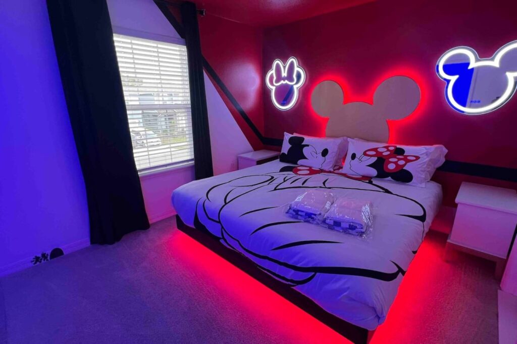 Amazing Friends — Character-themed double bedroom