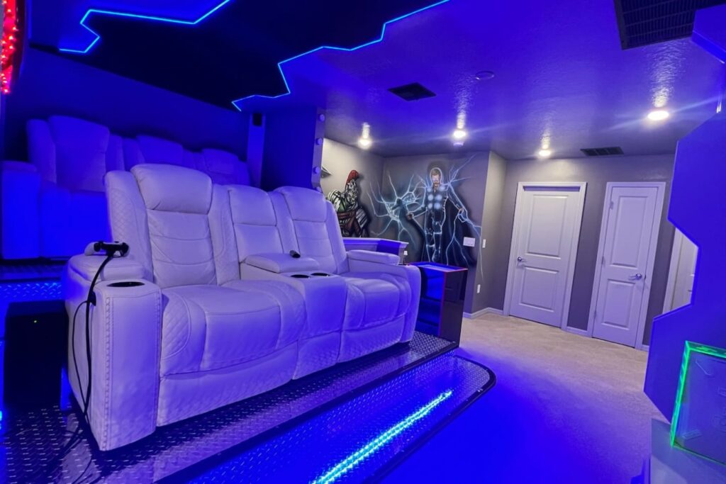 Amazing Friends — Cinema room and screen