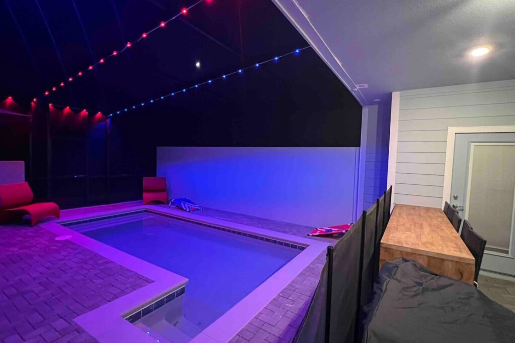 Amazing Friends — Screened patio and pool