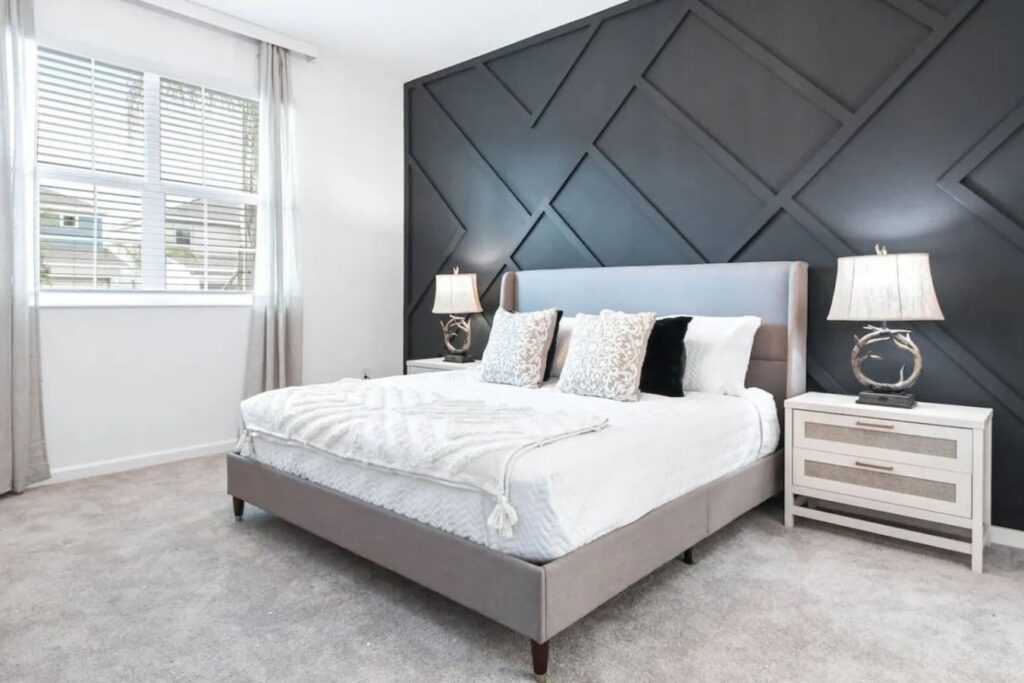 Bella Vida · 12-bedroom home — Double bedroom with dark feature wall