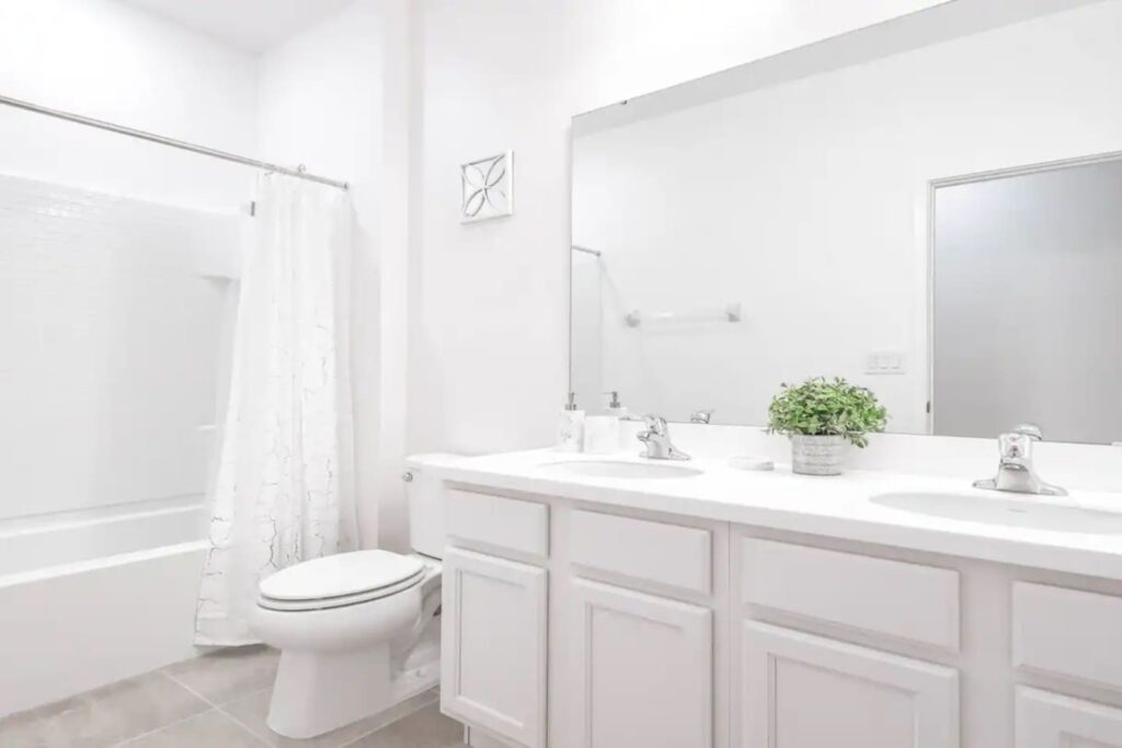 Bella Vida · 12-bedroom home — Bathroom vanity