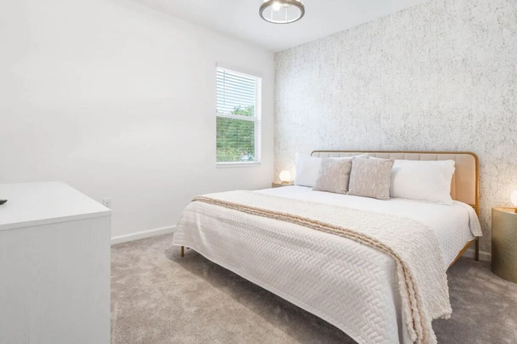 Bella Vida · 12-bedroom home — Double bedroom