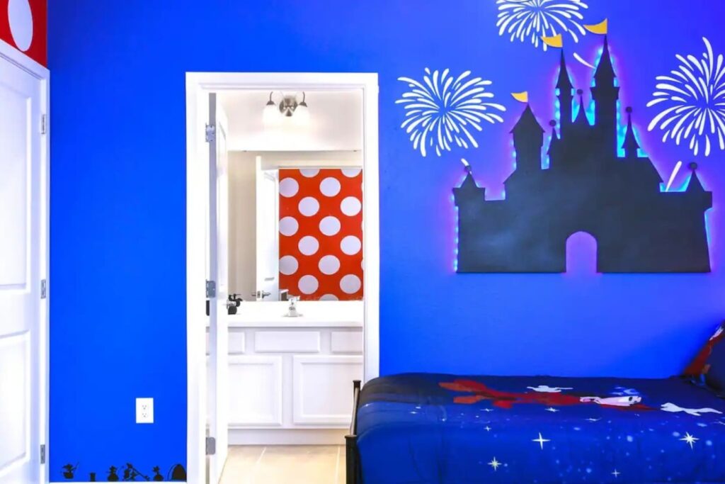 Bella Vida · 12-bedroom home — Castle-themed bedroom