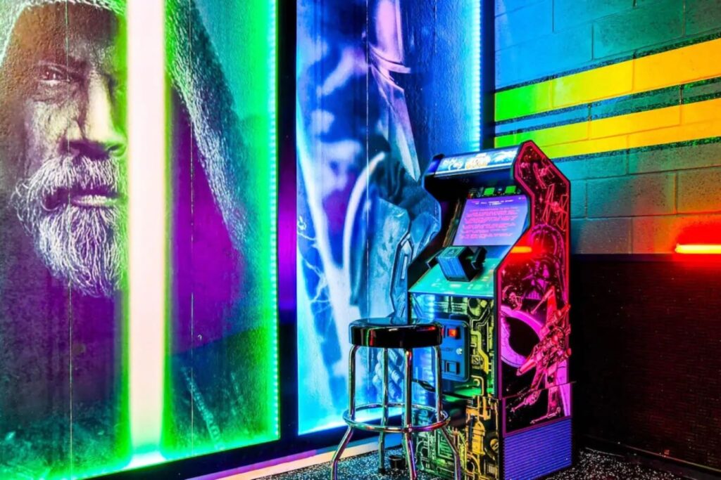 Bella Vida · 12-bedroom home — Entertainment room arcade