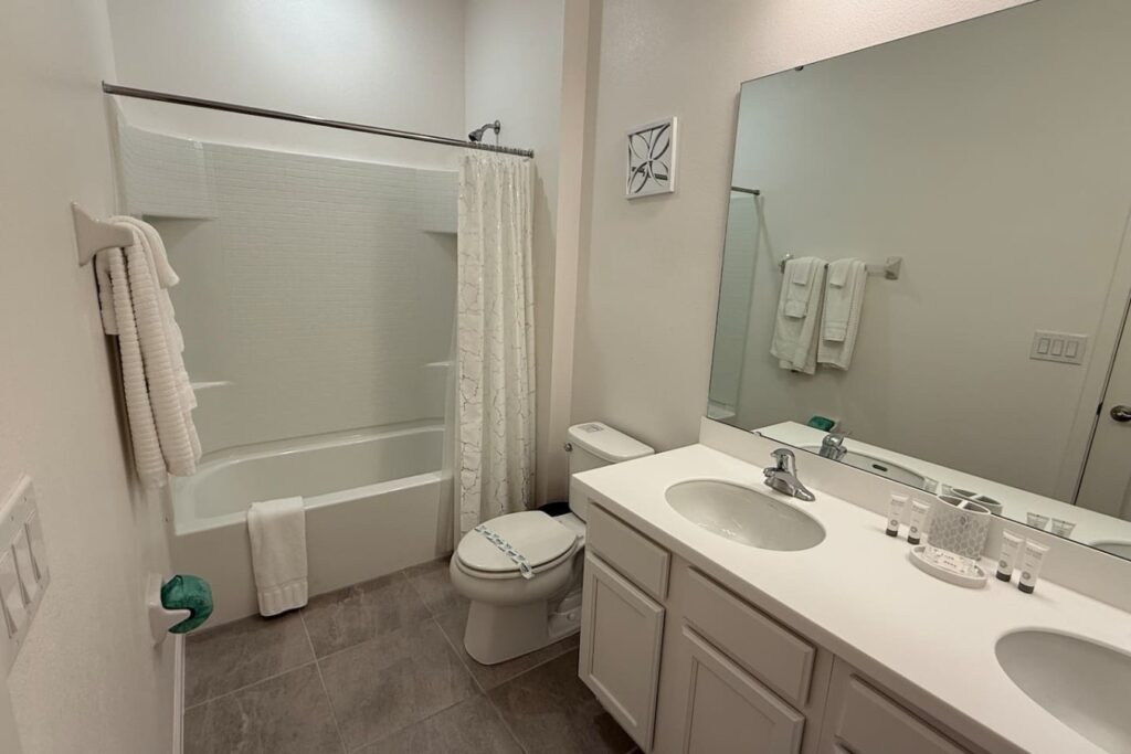 Bella Vida · 12-bedroom home — Bathroom
