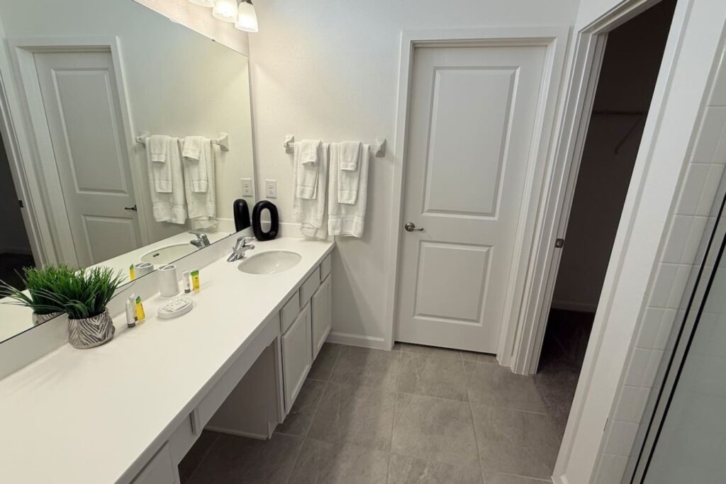 Bella Vida · 12-bedroom home — Bathroom
