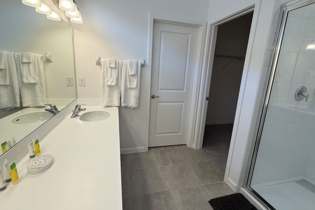 Bella Vida · 12-bedroom home — Bathroom