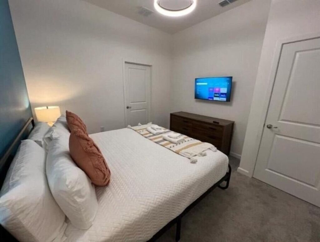 Bella Vida · 12-bedroom home — Guest bedroom
