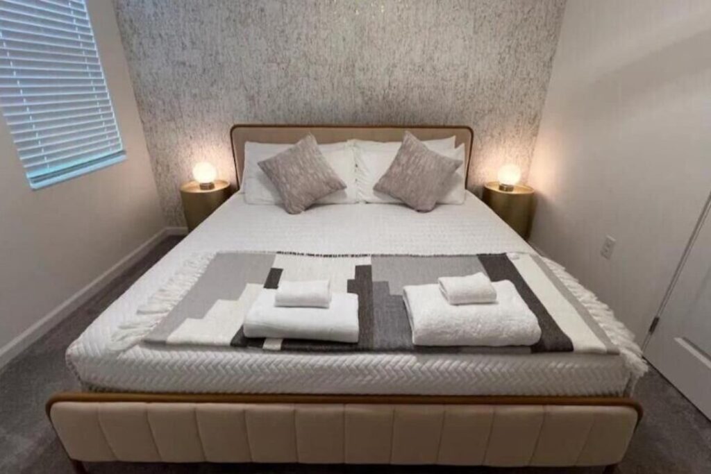Bella Vida · 12-bedroom home — Guest bedroom