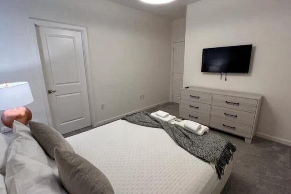 Bella Vida · 12-bedroom home — Guest bedroom