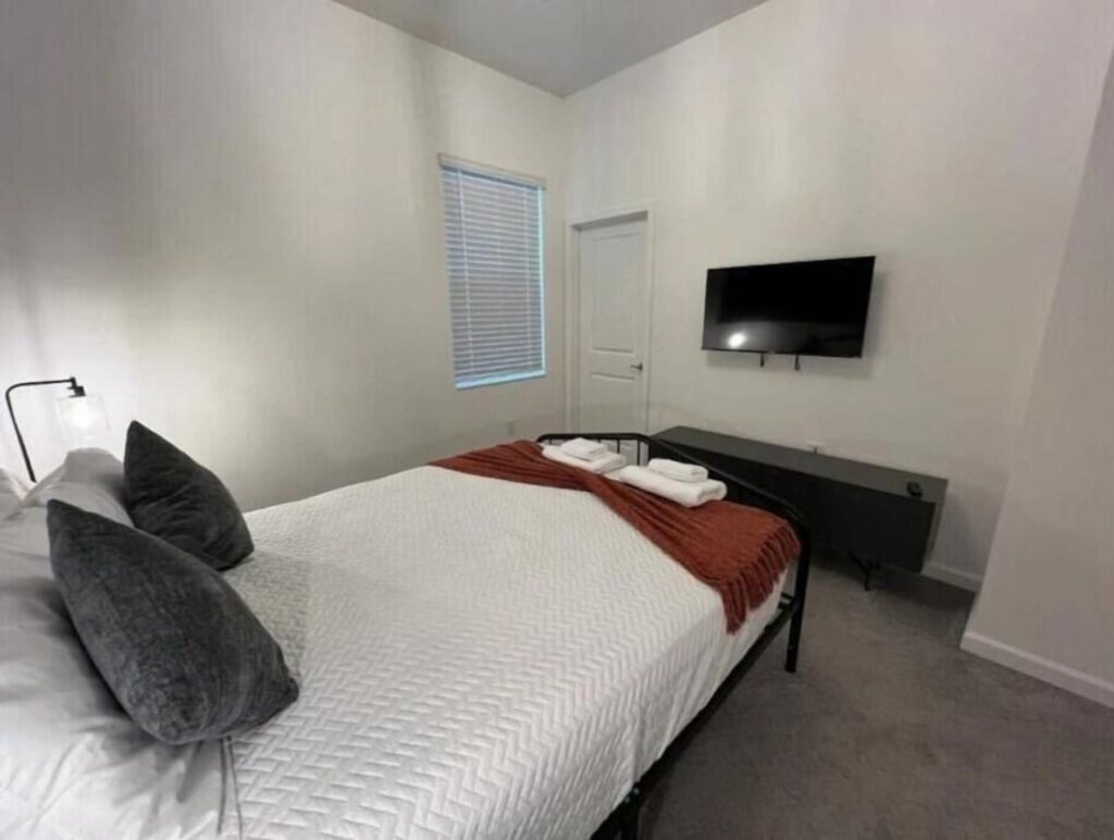 Bella Vida · 12-bedroom home — Guest bedroom
