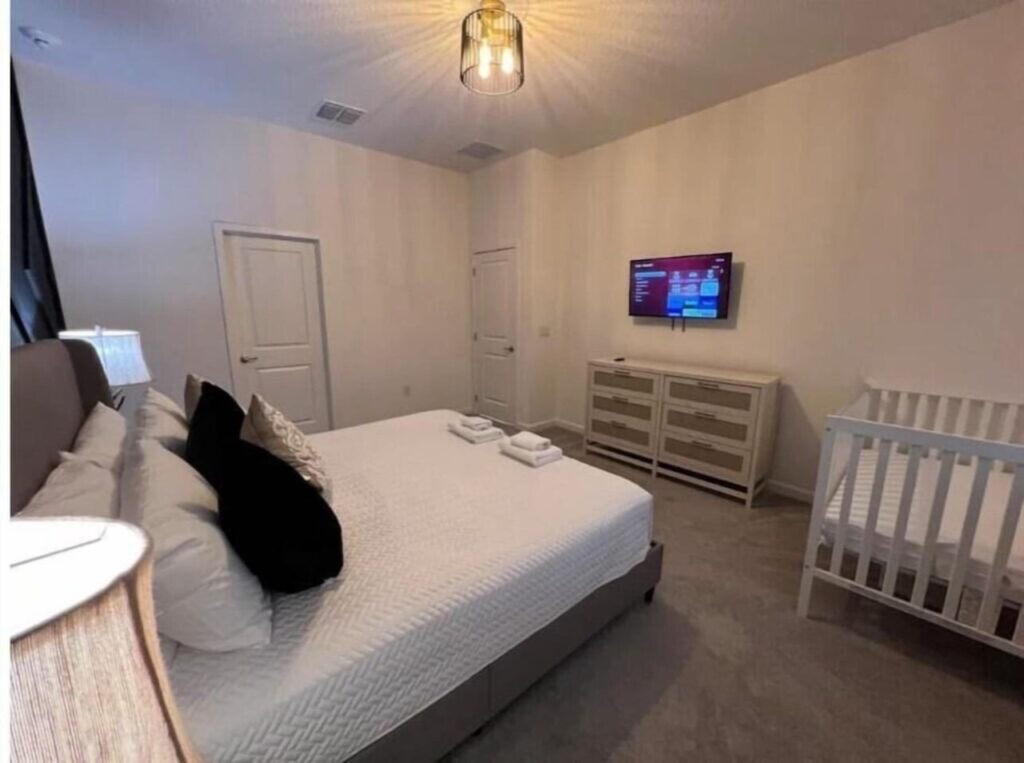 Bella Vida · 12-bedroom home — Guest bedroom