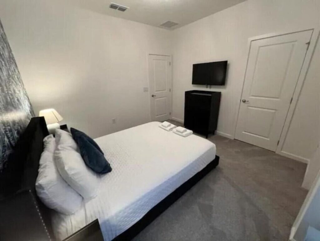 Bella Vida · 12-bedroom home — Guest bedroom