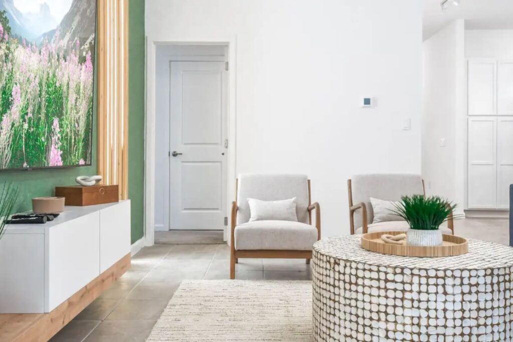 Bella Vida · 12-bedroom home — Living room details