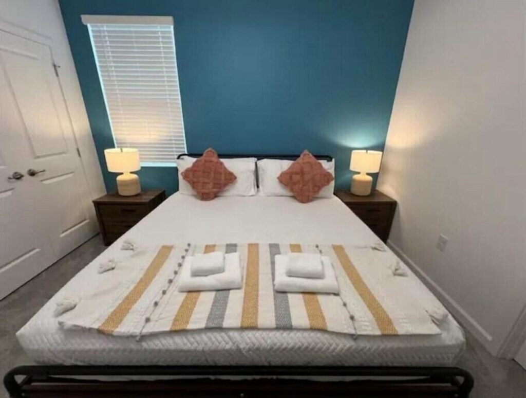 Bella Vida · 12-bedroom home — Guest bedroom
