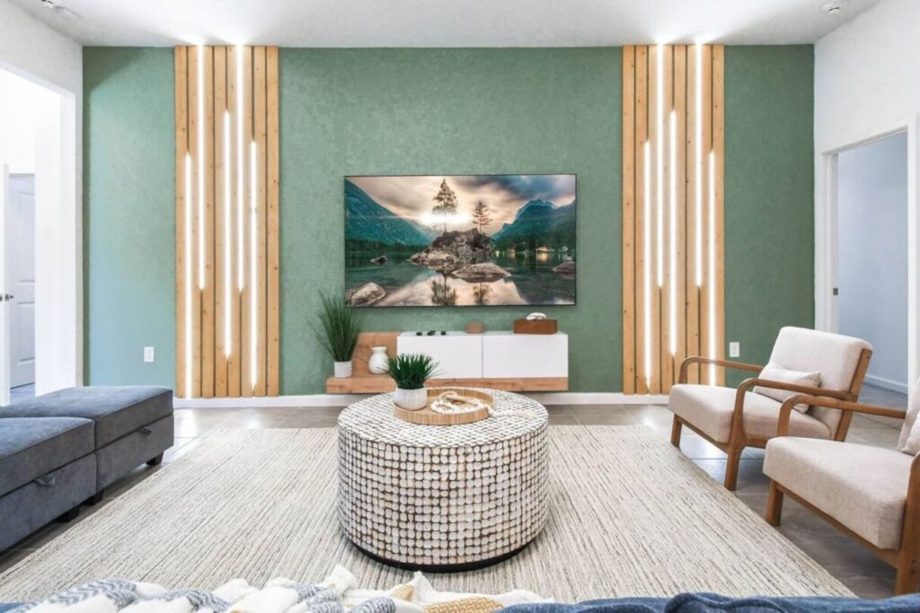 Bella Vida · 12-bedroom home — Bright living room